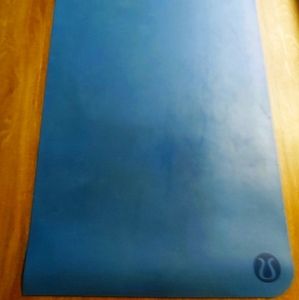 Lululemon 5 mm yoga mat.